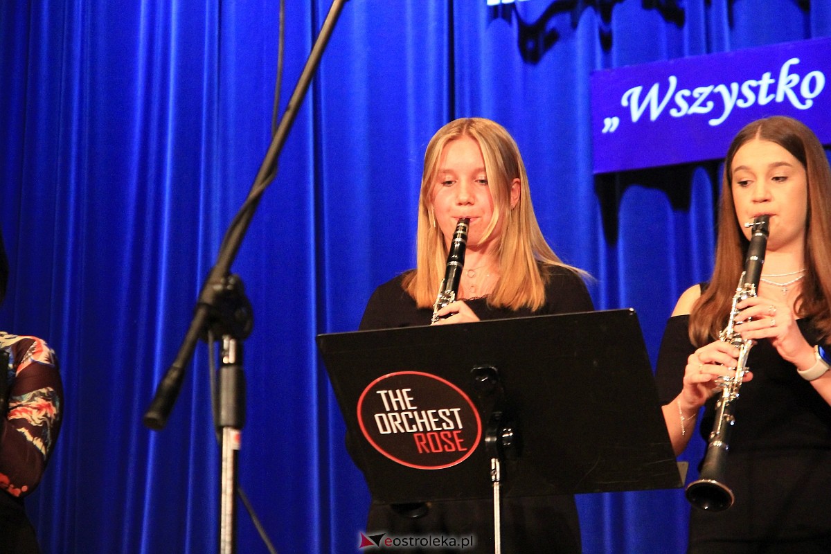 Jubileusz 35-lecia II Liceum Ogólnokształcącego im. Cypriana Kamila Norwida w Ostrołęce [13.10.2023] - zdjęcie #43 - eOstroleka.pl