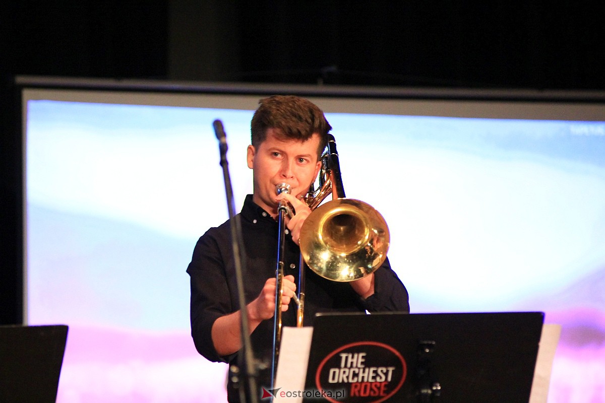 Jubileusz 35-lecia II Liceum Ogólnokształcącego im. Cypriana Kamila Norwida w Ostrołęce [13.10.2023] - zdjęcie #34 - eOstroleka.pl