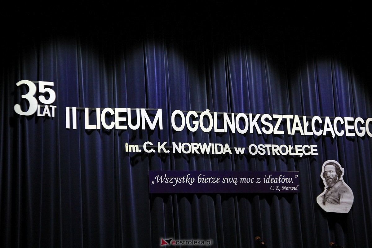 Jubileusz 35-lecia II Liceum Ogólnokształcącego im. Cypriana Kamila Norwida w Ostrołęce [13.10.2023] - zdjęcie #32 - eOstroleka.pl