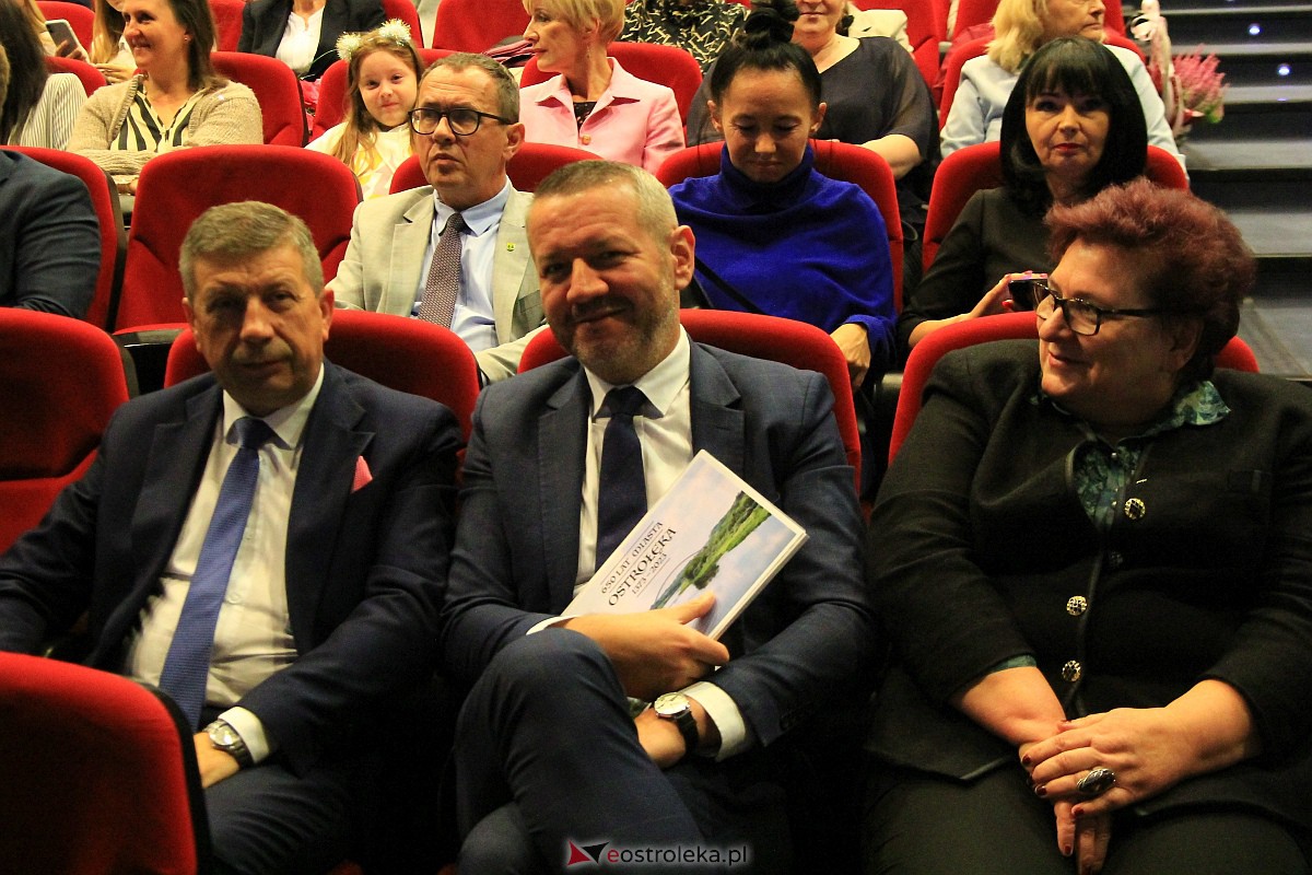 Jubileusz 35-lecia II Liceum Ogólnokształcącego im. Cypriana Kamila Norwida w Ostrołęce [13.10.2023] - zdjęcie #30 - eOstroleka.pl