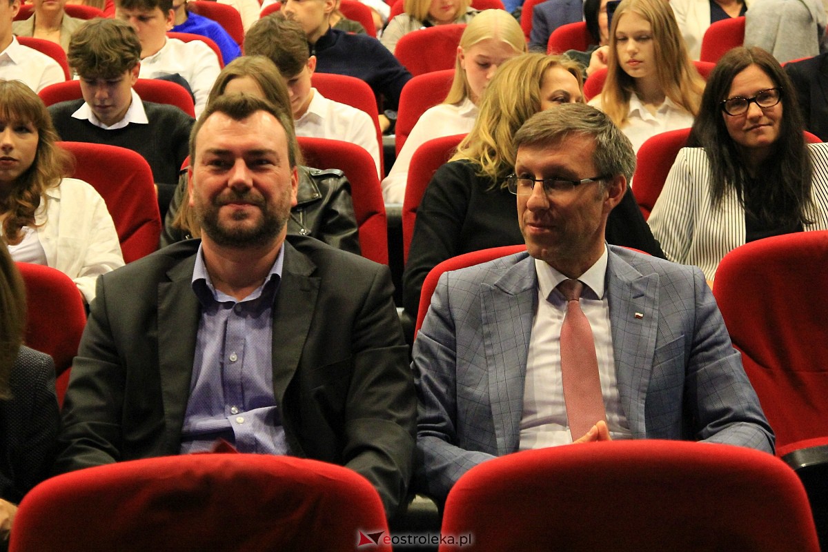 Jubileusz 35-lecia II Liceum Ogólnokształcącego im. Cypriana Kamila Norwida w Ostrołęce [13.10.2023] - zdjęcie #28 - eOstroleka.pl