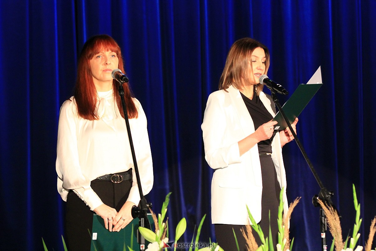 Jubileusz 35-lecia II Liceum Ogólnokształcącego im. Cypriana Kamila Norwida w Ostrołęce [13.10.2023] - zdjęcie #18 - eOstroleka.pl