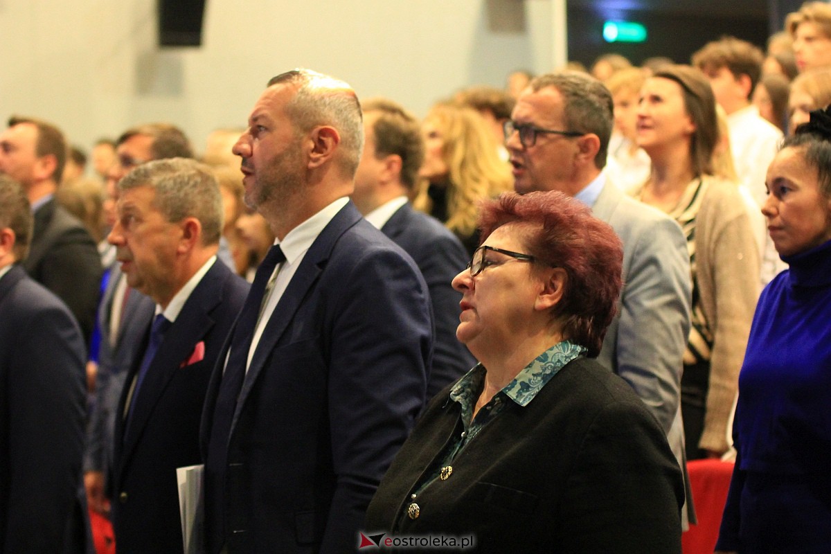 Jubileusz 35-lecia II Liceum Ogólnokształcącego im. Cypriana Kamila Norwida w Ostrołęce [13.10.2023] - zdjęcie #10 - eOstroleka.pl