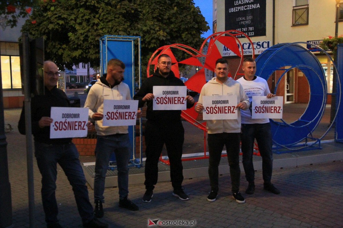 Konferencja prasowa Dobromira Sośnierza w Ostrołęce [13.10.2023] - zdjęcie #25 - eOstroleka.pl