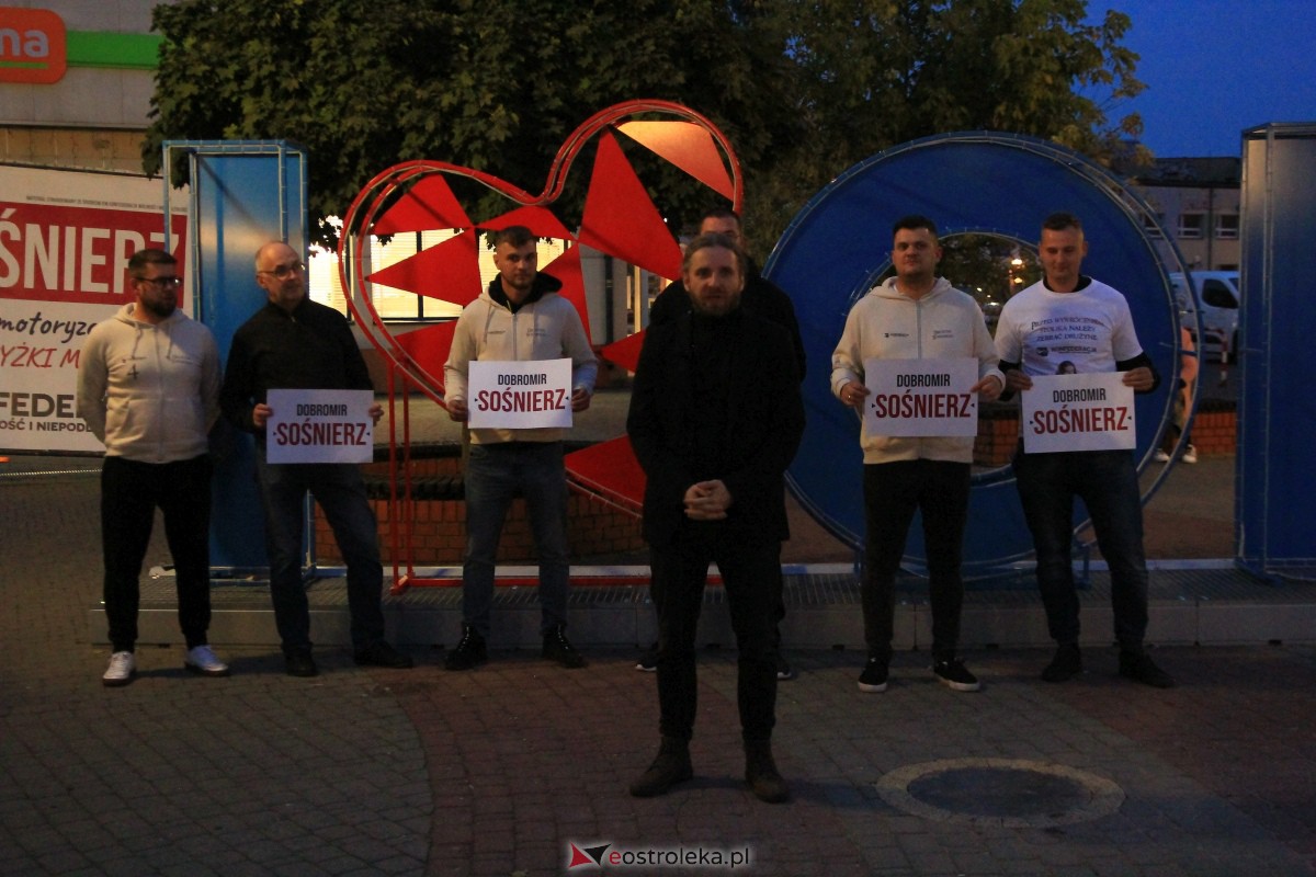 Konferencja prasowa Dobromira Sośnierza w Ostrołęce [13.10.2023] - zdjęcie #23 - eOstroleka.pl
