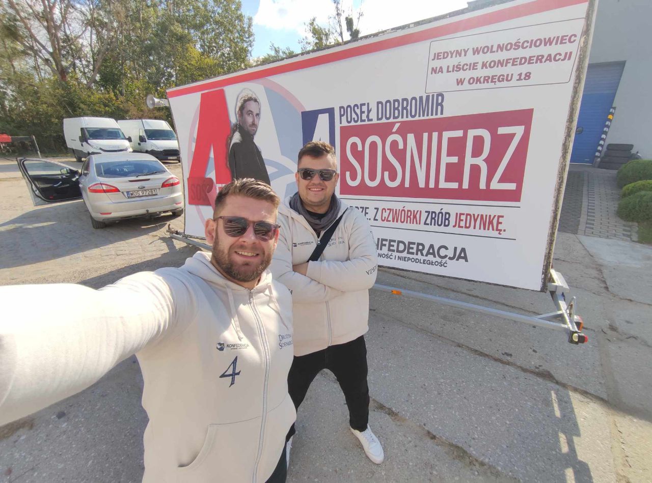 Konferencja prasowa Dobromira Sośnierza w Ostrołęce [13.10.2023] - zdjęcie #1 - eOstroleka.pl