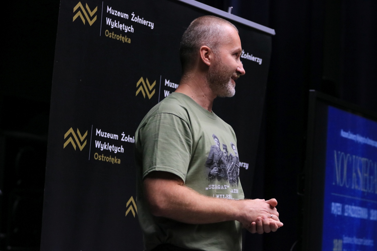 Mariusz Solecki w Muzeum Żołnierzy Wyklętych [13.10.2023] - zdjęcie #19 - eOstroleka.pl