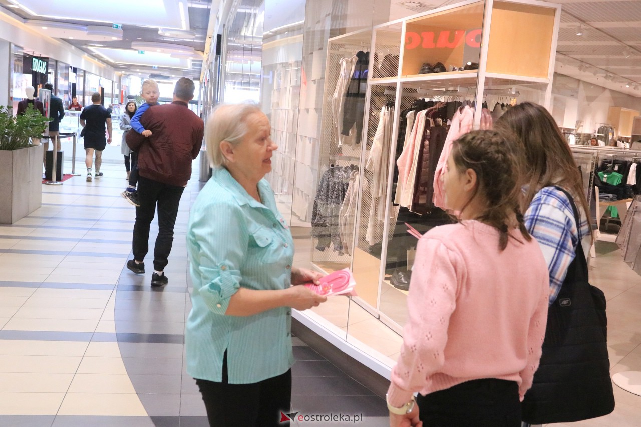 Akcja profilaktyczna  w Galerii Bursztynowej [14.10.2023] - zdjęcie #5 - eOstroleka.pl