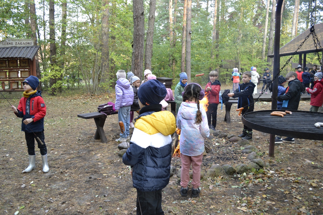 Leśna przygoda uczniów SP 10 [11.10.2023] - zdjęcie #12 - eOstroleka.pl
