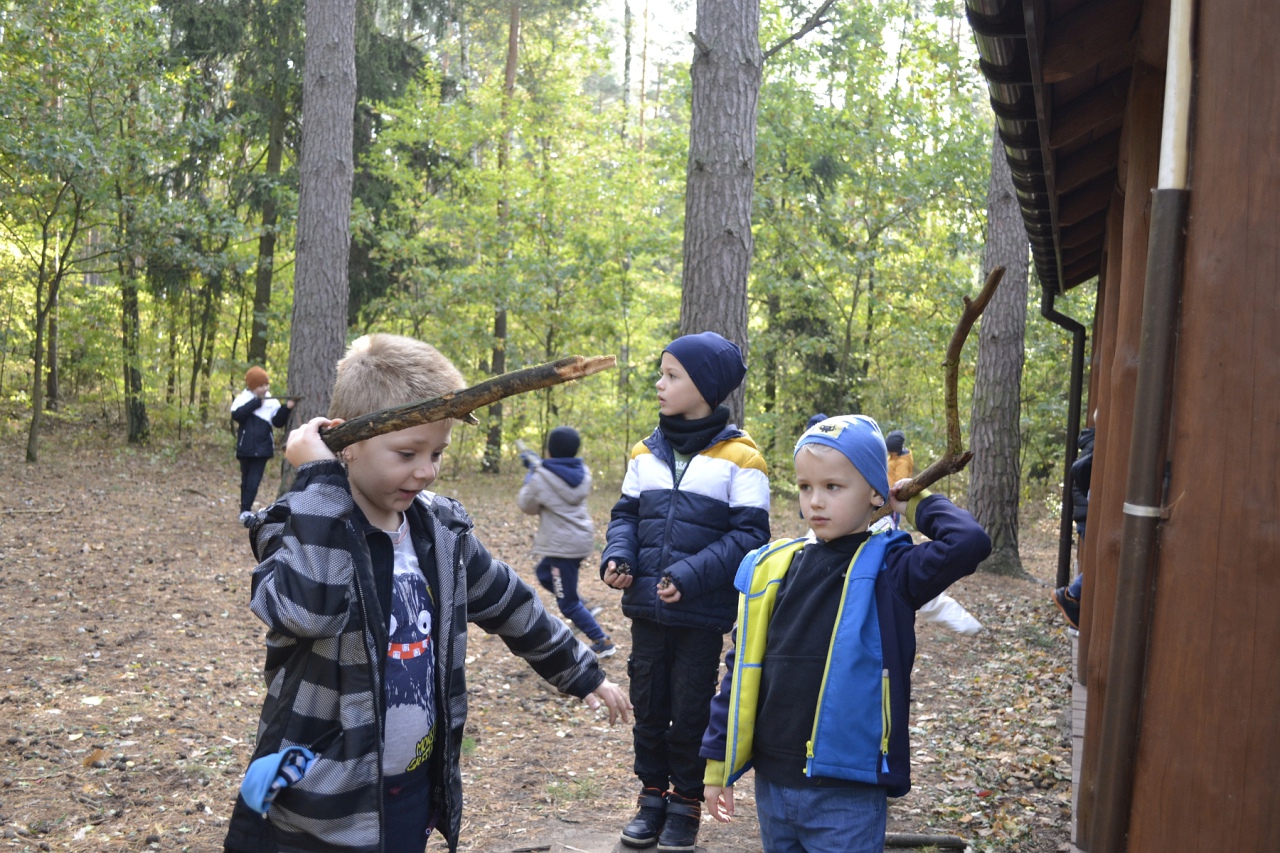 Leśna przygoda uczniów SP 10 [11.10.2023] - zdjęcie #4 - eOstroleka.pl