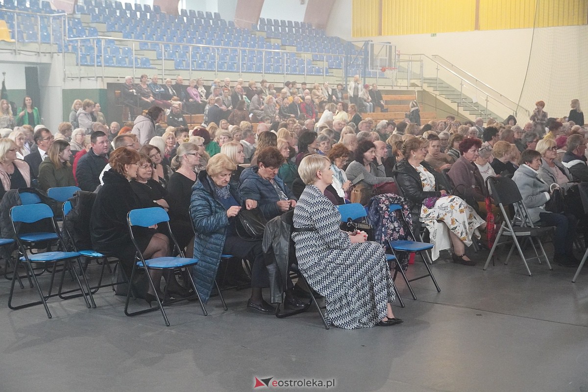 Dzień Nauczyciela w Ostrołęce. Wyróżnienia i koncert Najpiękniejsze melodie świata[16.10.2023] - zdjęcie #130 - eOstroleka.pl