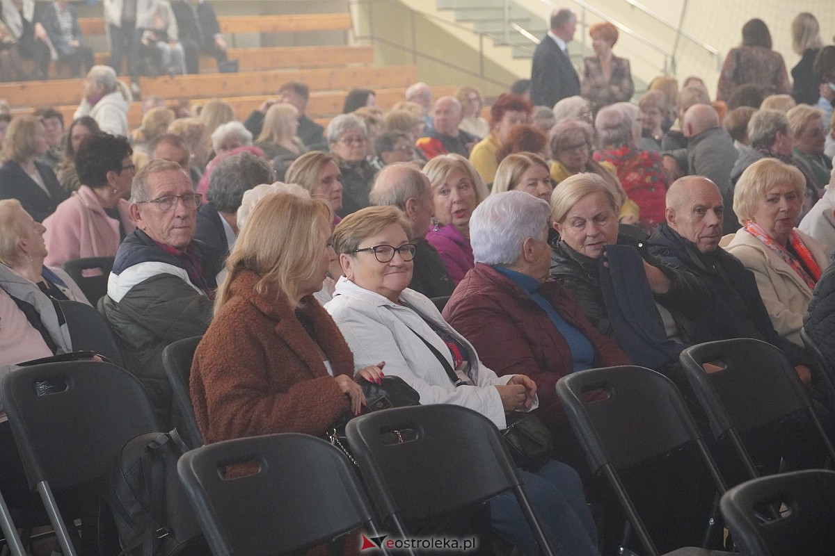 Dzień Nauczyciela w Ostrołęce. Wyróżnienia i koncert Najpiękniejsze melodie świata[16.10.2023] - zdjęcie #129 - eOstroleka.pl