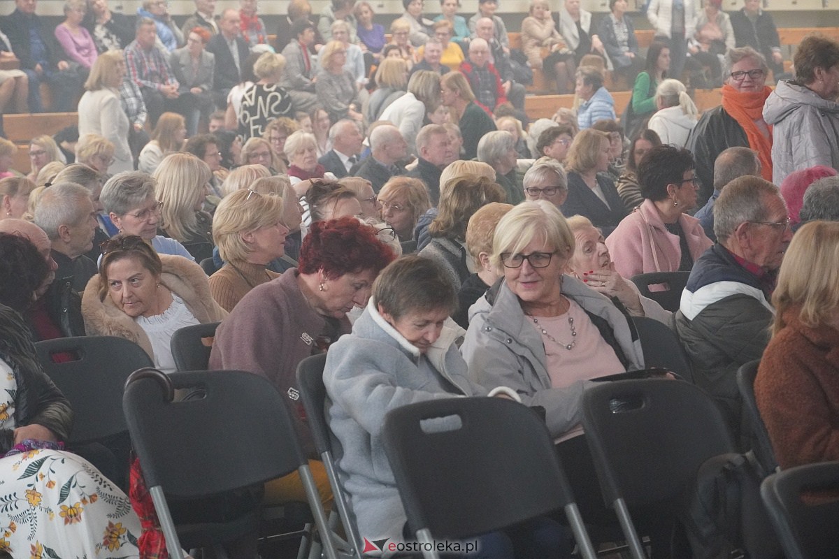 Dzień Nauczyciela w Ostrołęce. Wyróżnienia i koncert Najpiękniejsze melodie świata[16.10.2023] - zdjęcie #128 - eOstroleka.pl