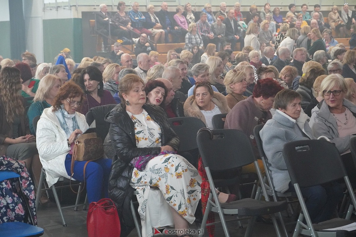 Dzień Nauczyciela w Ostrołęce. Wyróżnienia i koncert Najpiękniejsze melodie świata[16.10.2023] - zdjęcie #127 - eOstroleka.pl