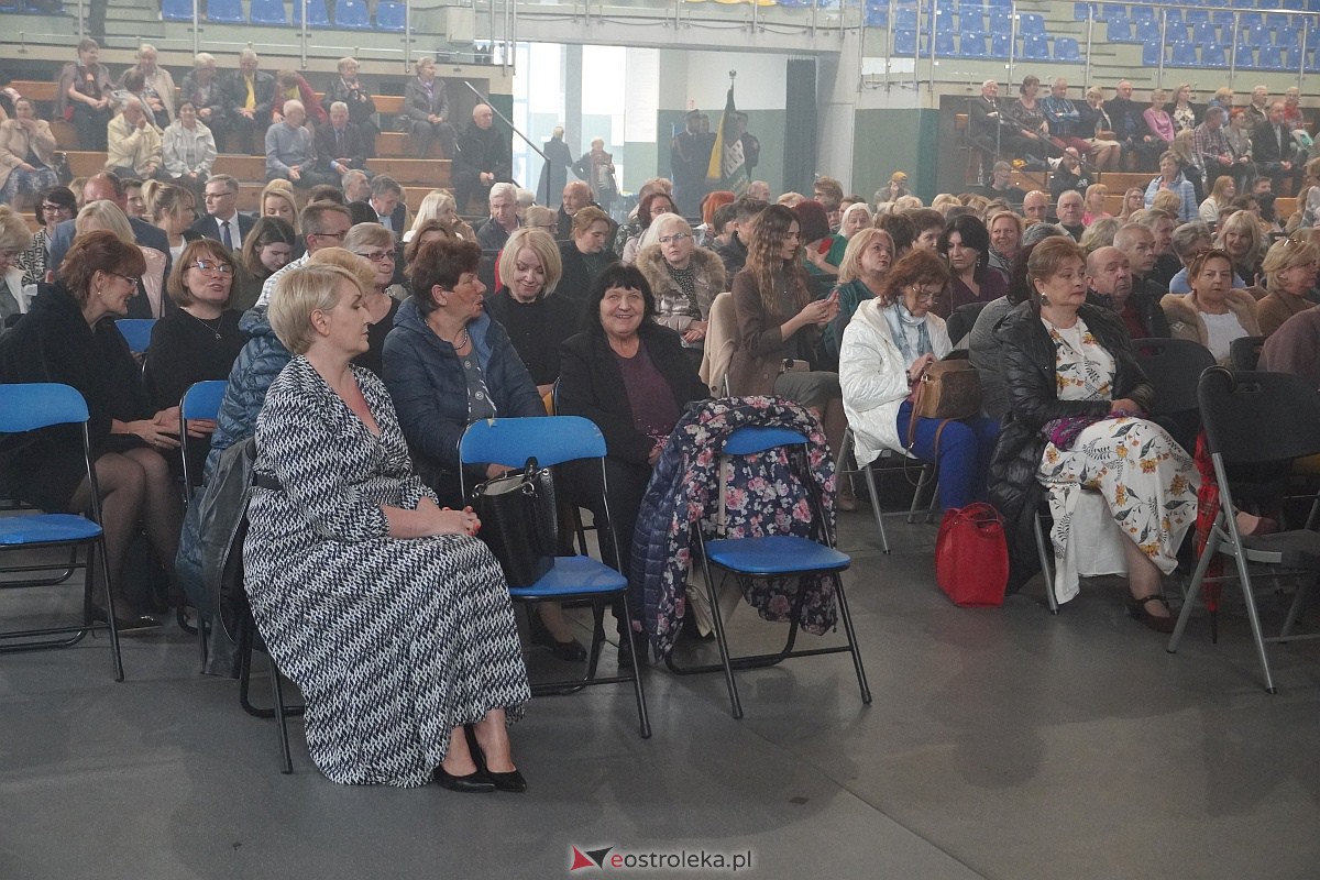 Dzień Nauczyciela w Ostrołęce. Wyróżnienia i koncert Najpiękniejsze melodie świata[16.10.2023] - zdjęcie #126 - eOstroleka.pl