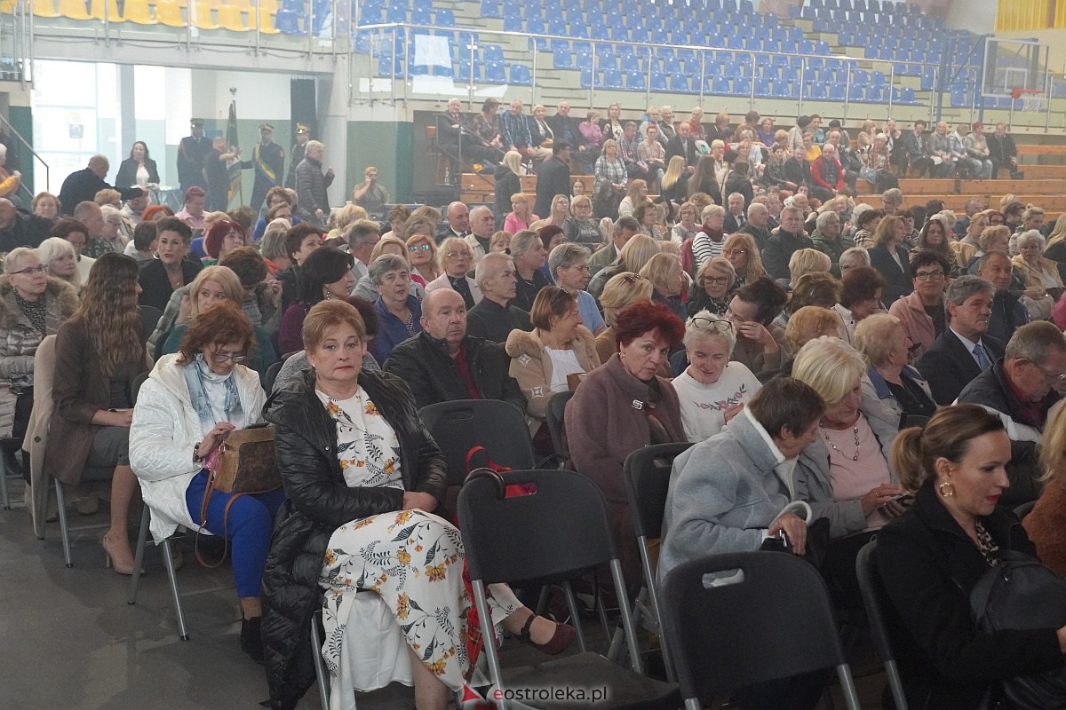 Dzień Nauczyciela w Ostrołęce. Wyróżnienia i koncert Najpiękniejsze melodie świata[16.10.2023] - zdjęcie #124 - eOstroleka.pl
