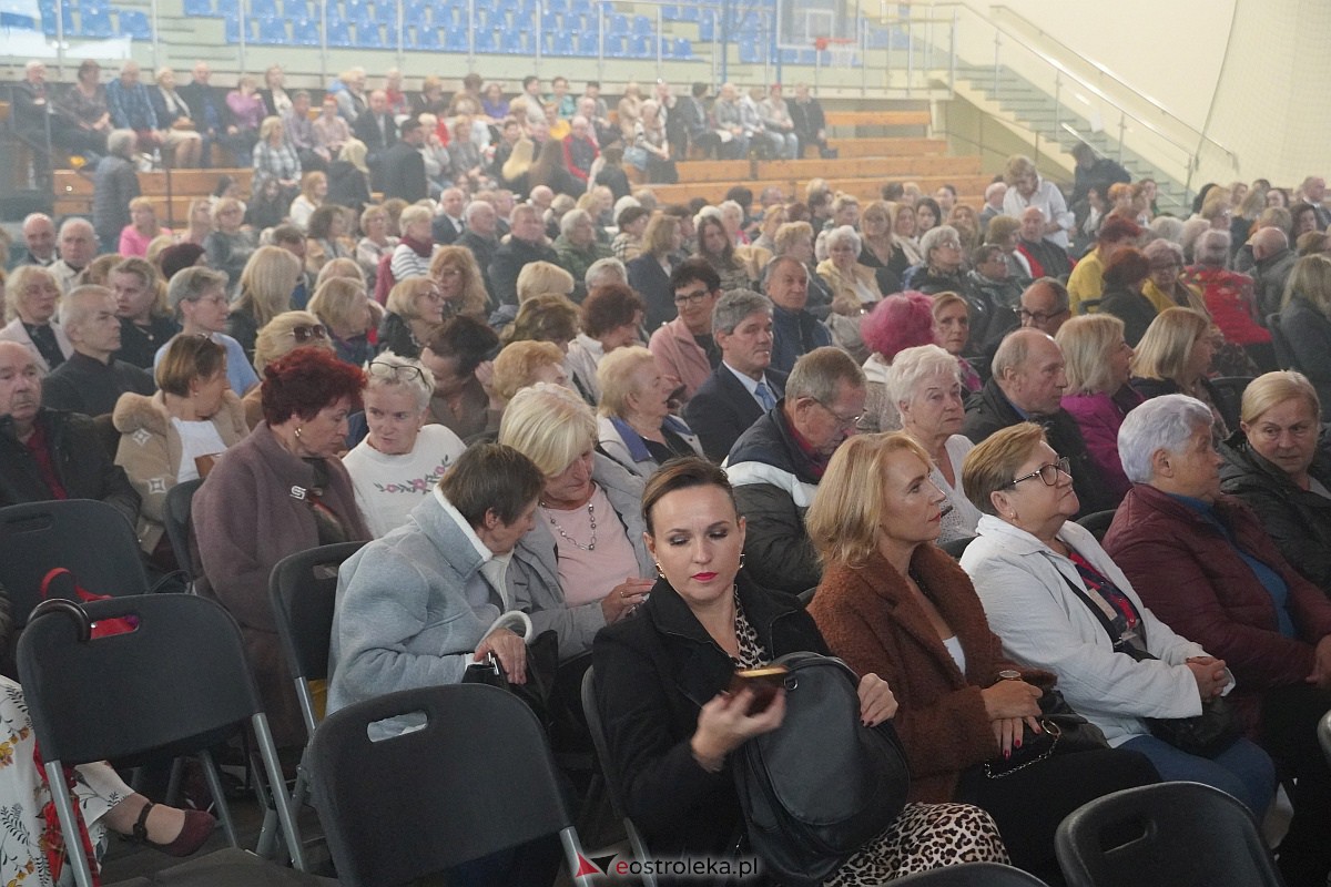 Dzień Nauczyciela w Ostrołęce. Wyróżnienia i koncert Najpiękniejsze melodie świata[16.10.2023] - zdjęcie #123 - eOstroleka.pl