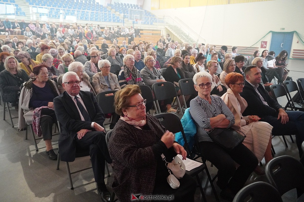 Dzień Nauczyciela w Ostrołęce. Wyróżnienia i koncert Najpiękniejsze melodie świata[16.10.2023] - zdjęcie #120 - eOstroleka.pl