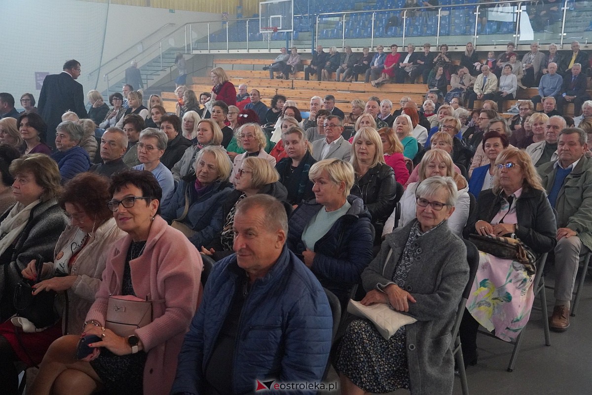 Dzień Nauczyciela w Ostrołęce. Wyróżnienia i koncert Najpiękniejsze melodie świata[16.10.2023] - zdjęcie #117 - eOstroleka.pl
