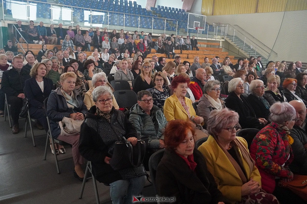 Dzień Nauczyciela w Ostrołęce. Wyróżnienia i koncert Najpiękniejsze melodie świata[16.10.2023] - zdjęcie #116 - eOstroleka.pl