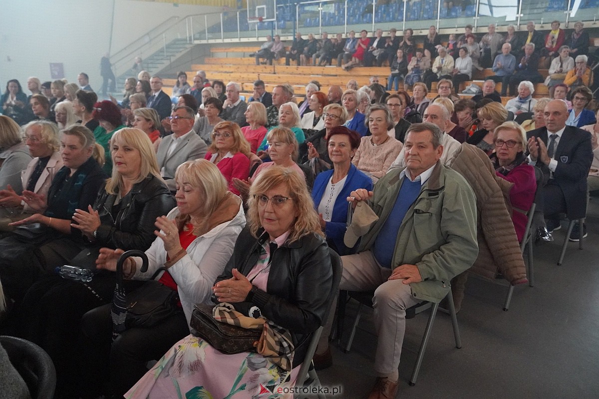 Dzień Nauczyciela w Ostrołęce. Wyróżnienia i koncert Najpiękniejsze melodie świata[16.10.2023] - zdjęcie #113 - eOstroleka.pl
