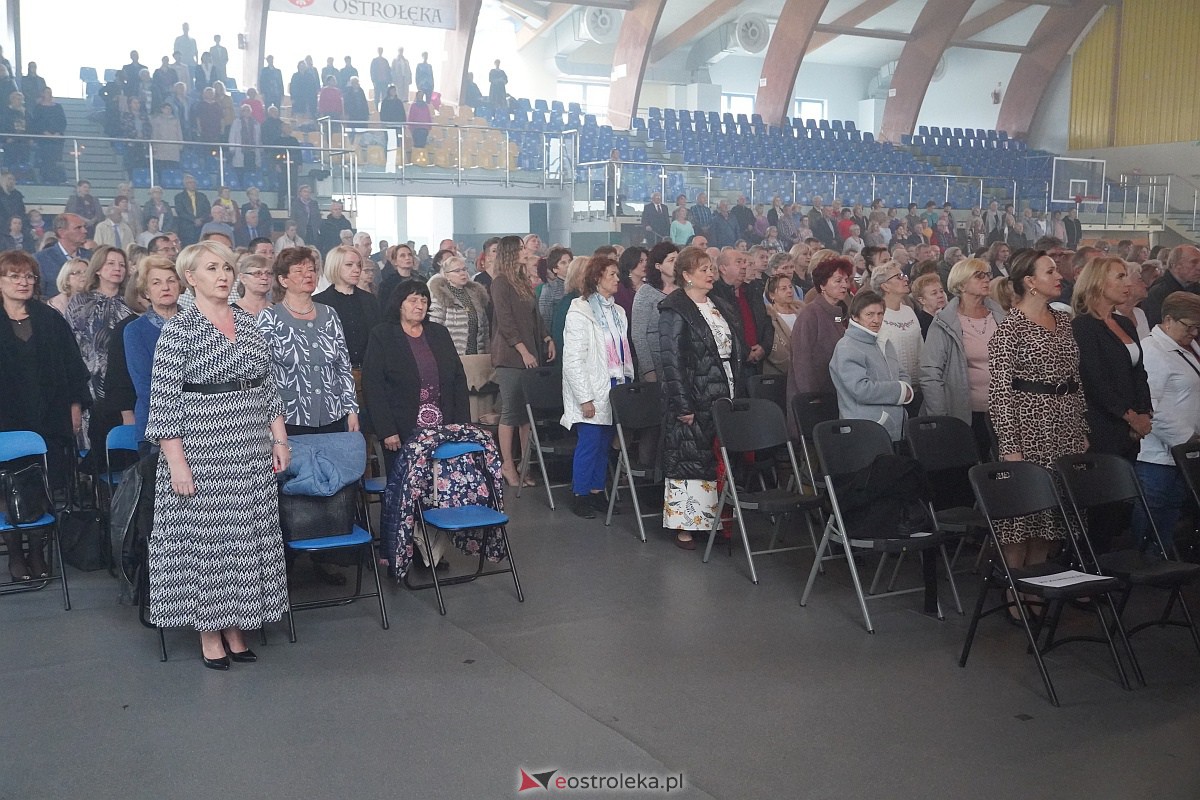 Dzień Nauczyciela w Ostrołęce. Wyróżnienia i koncert Najpiękniejsze melodie świata[16.10.2023] - zdjęcie #111 - eOstroleka.pl