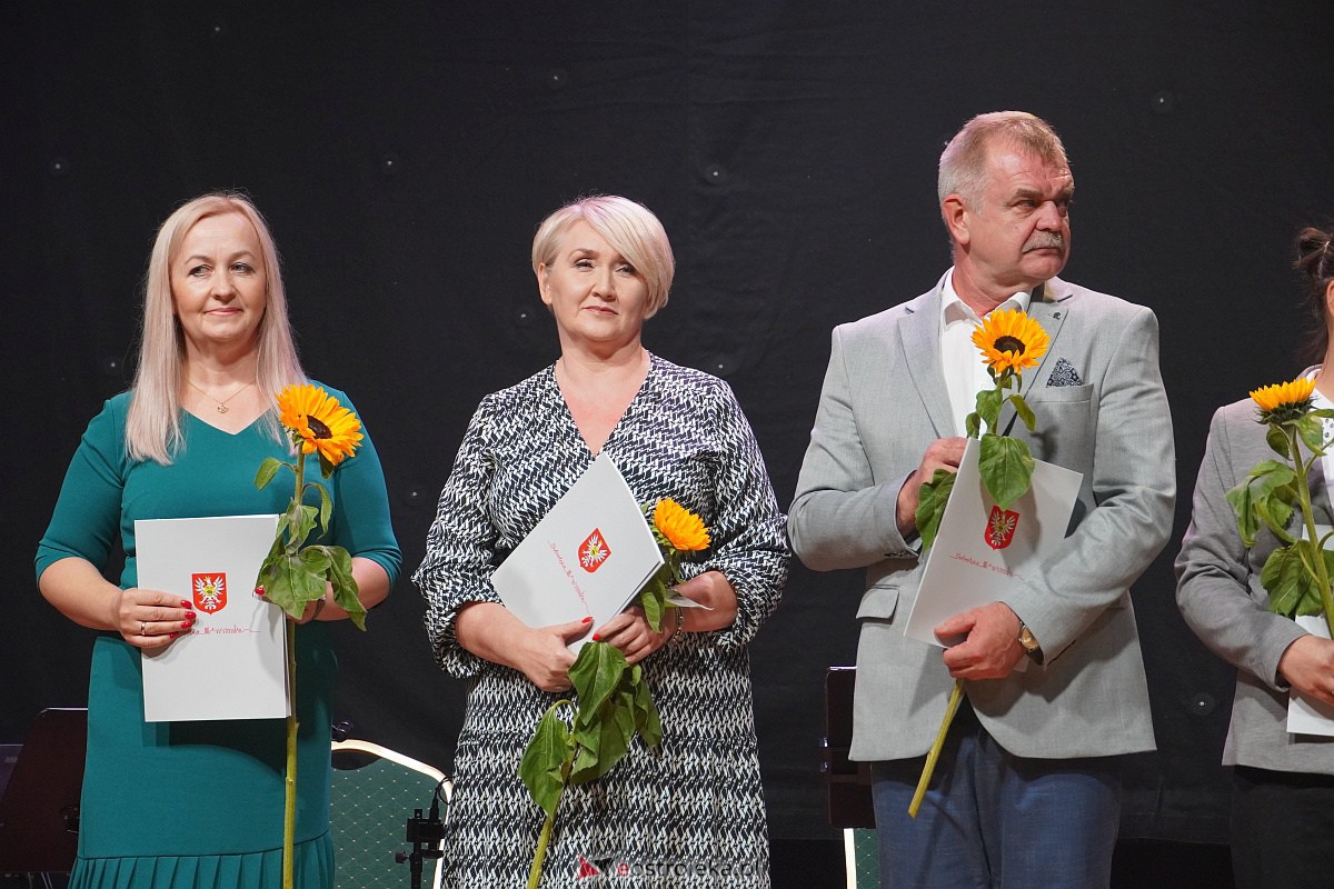 Dzień Nauczyciela w Ostrołęce. Wyróżnienia i koncert Najpiękniejsze melodie świata[16.10.2023] - zdjęcie #90 - eOstroleka.pl
