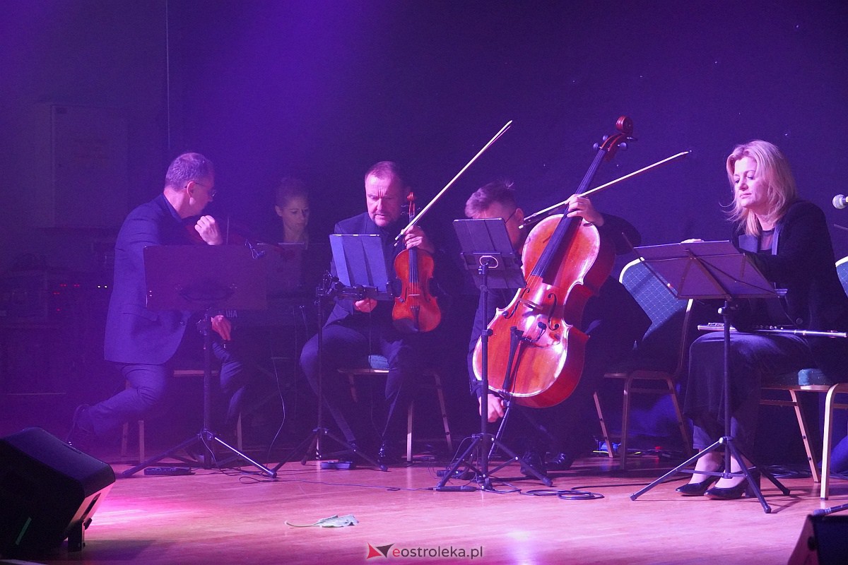 Dzień Nauczyciela w Ostrołęce. Wyróżnienia i koncert Najpiękniejsze melodie świata[16.10.2023] - zdjęcie #25 - eOstroleka.pl