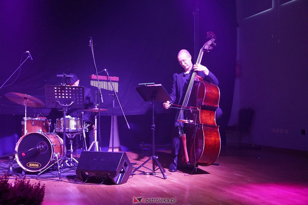 Dzień Nauczyciela w Ostrołęce. Wyróżnienia i koncert Najpiękniejsze melodie świata[16.10.2023] - zdjęcie #22 - eOstroleka.pl