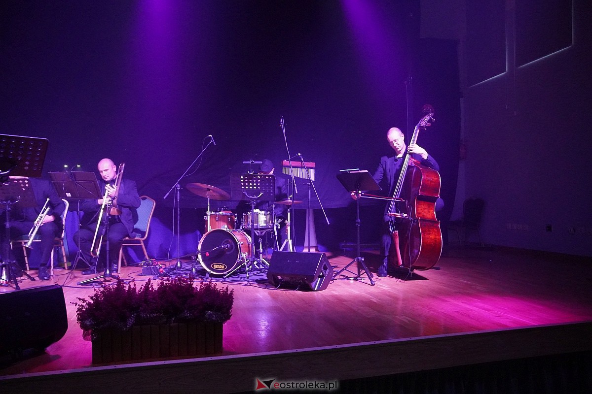 Dzień Nauczyciela w Ostrołęce. Wyróżnienia i koncert Najpiękniejsze melodie świata[16.10.2023] - zdjęcie #21 - eOstroleka.pl