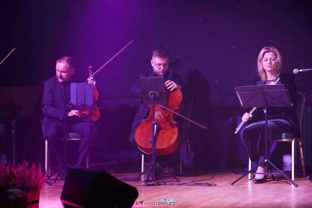 Dzień Nauczyciela w Ostrołęce. Wyróżnienia i koncert Najpiękniejsze melodie świata[16.10.2023] - zdjęcie #20 - eOstroleka.pl