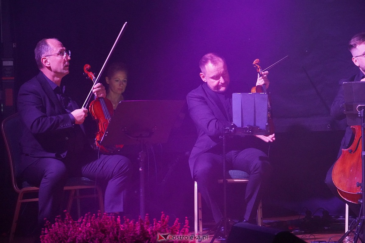 Dzień Nauczyciela w Ostrołęce. Wyróżnienia i koncert Najpiękniejsze melodie świata[16.10.2023] - zdjęcie #18 - eOstroleka.pl