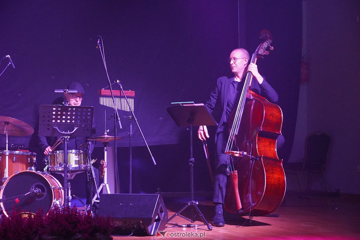 Dzień Nauczyciela w Ostrołęce. Wyróżnienia i koncert Najpiękniejsze melodie świata[16.10.2023] - zdjęcie #16 - eOstroleka.pl