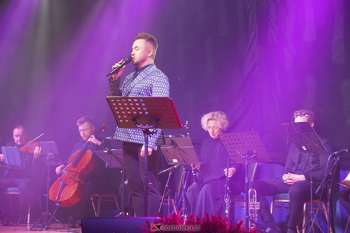 Dzień Nauczyciela w Ostrołęce. Wyróżnienia i koncert Najpiękniejsze melodie świata[16.10.2023] - zdjęcie #10 - eOstroleka.pl