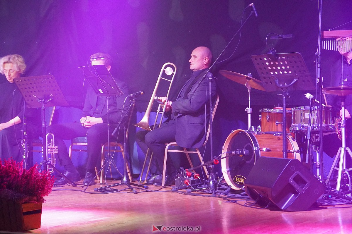 Dzień Nauczyciela w Ostrołęce. Wyróżnienia i koncert Najpiękniejsze melodie świata[16.10.2023] - zdjęcie #9 - eOstroleka.pl