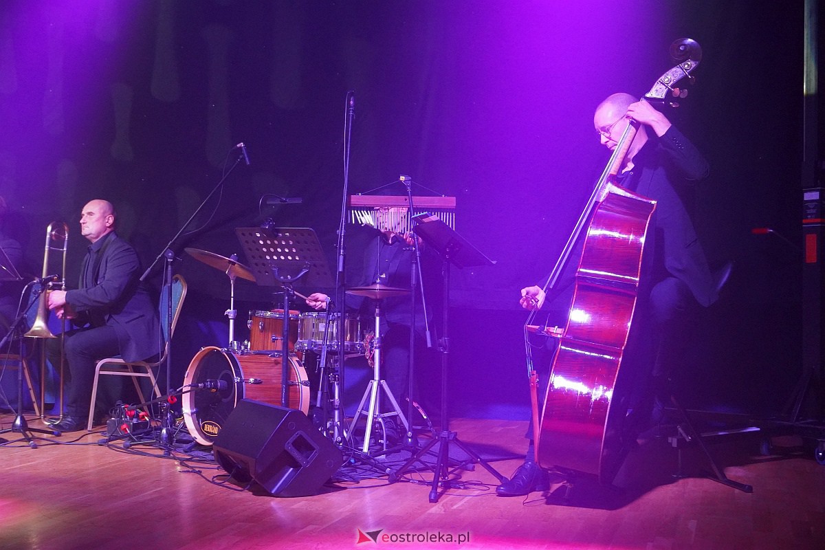 Dzień Nauczyciela w Ostrołęce. Wyróżnienia i koncert Najpiękniejsze melodie świata[16.10.2023] - zdjęcie #3 - eOstroleka.pl