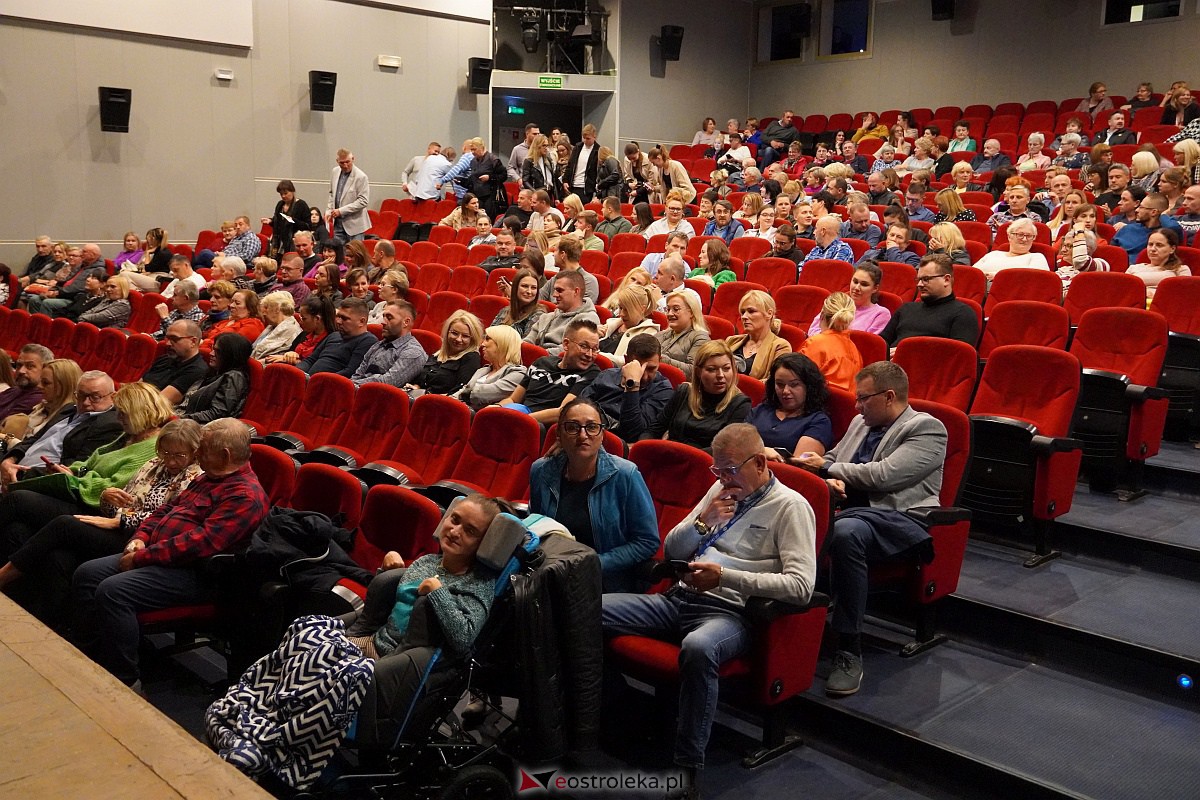 La Bombe - spektakl w Ostrołeckim Centrum Kultury [16.10.2023] - zdjęcie #29 - eOstroleka.pl