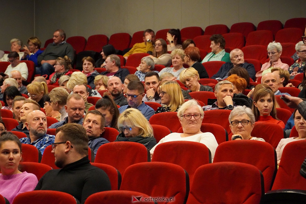 La Bombe - spektakl w Ostrołeckim Centrum Kultury [16.10.2023] - zdjęcie #28 - eOstroleka.pl