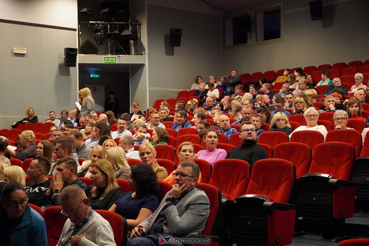 La Bombe - spektakl w Ostrołeckim Centrum Kultury [16.10.2023] - zdjęcie #26 - eOstroleka.pl