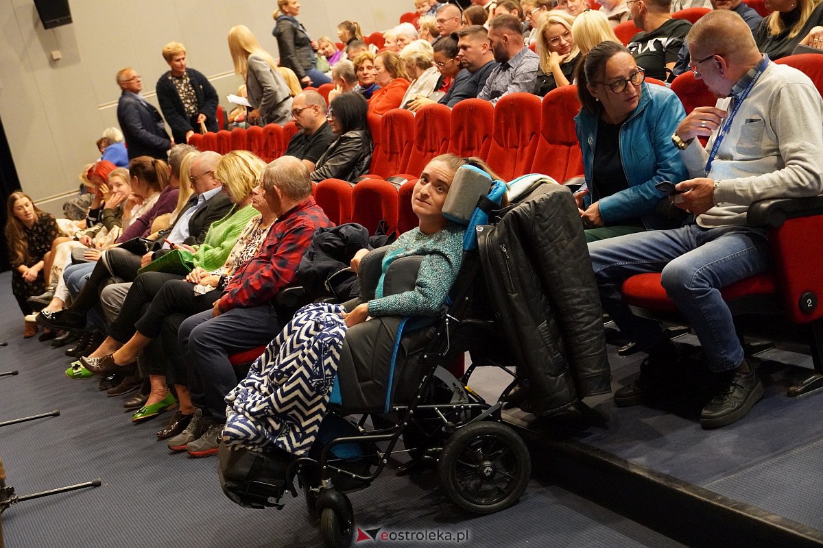 La Bombe - spektakl w Ostrołeckim Centrum Kultury [16.10.2023] - zdjęcie #25 - eOstroleka.pl