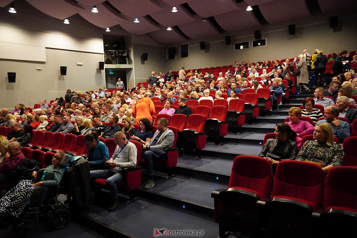 La Bombe - spektakl w Ostrołeckim Centrum Kultury [16.10.2023] - zdjęcie #24 - eOstroleka.pl