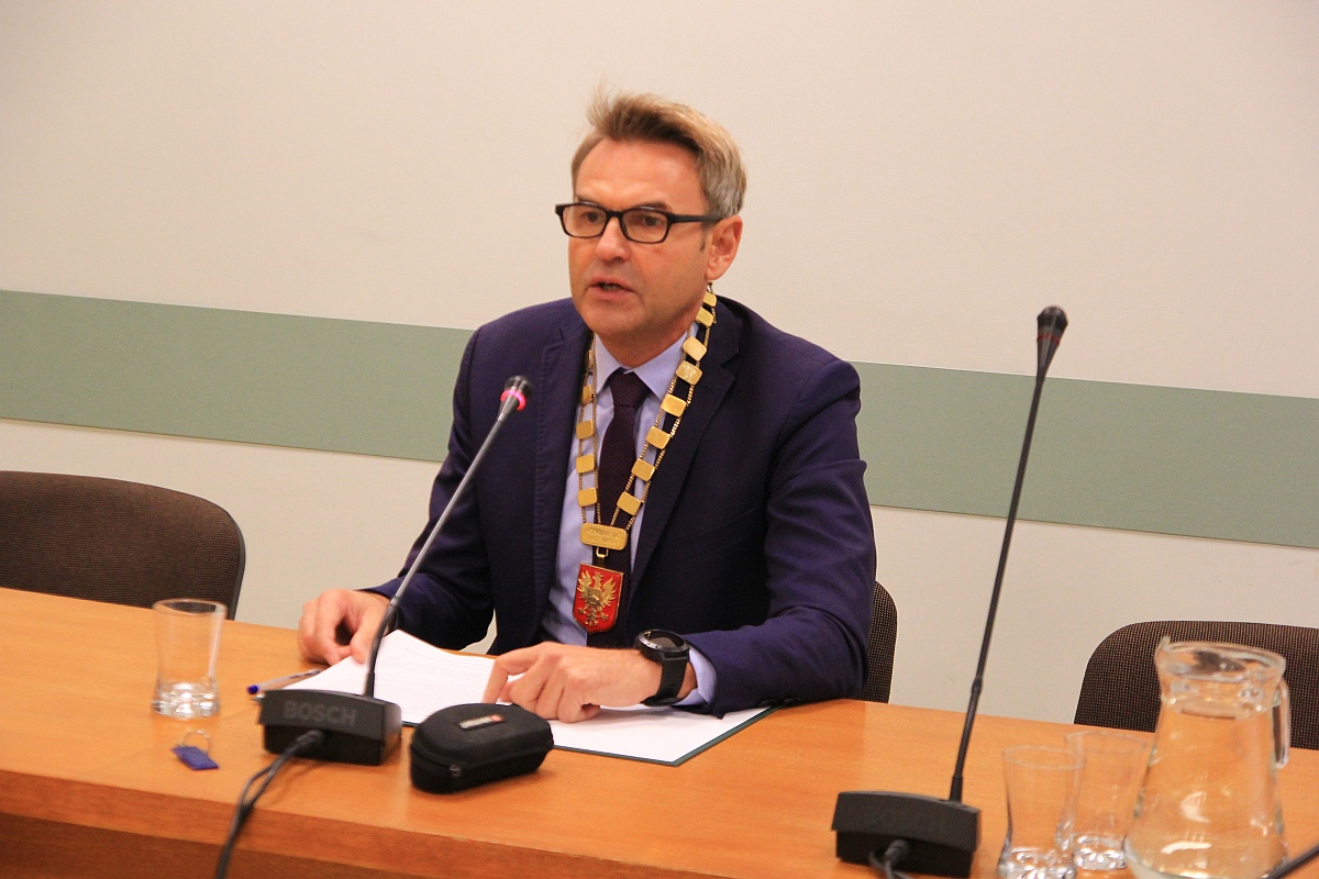 Ślubowanie Młodzieżowej Rady Miasta Ostrołęki III kadencji [17.10.2023] - zdjęcie #51 - eOstroleka.pl