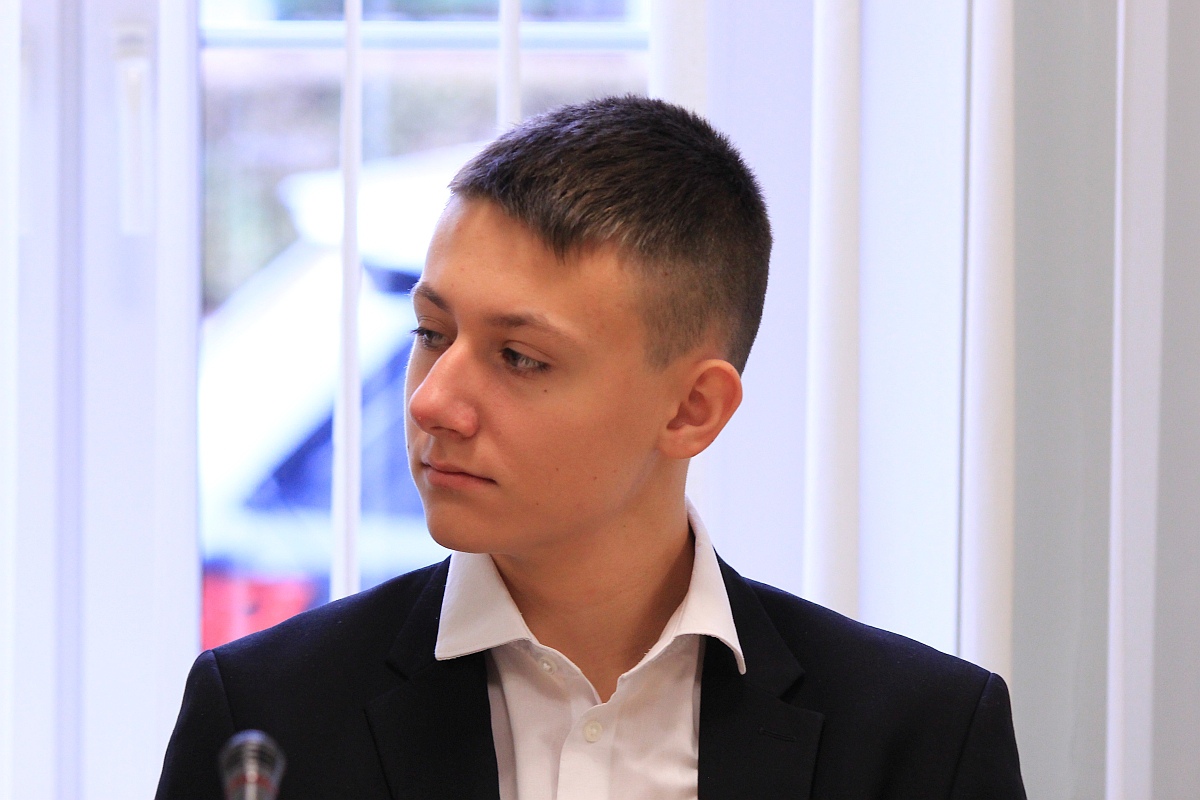 Ślubowanie Młodzieżowej Rady Miasta Ostrołęki III kadencji [17.10.2023] - zdjęcie #17 - eOstroleka.pl