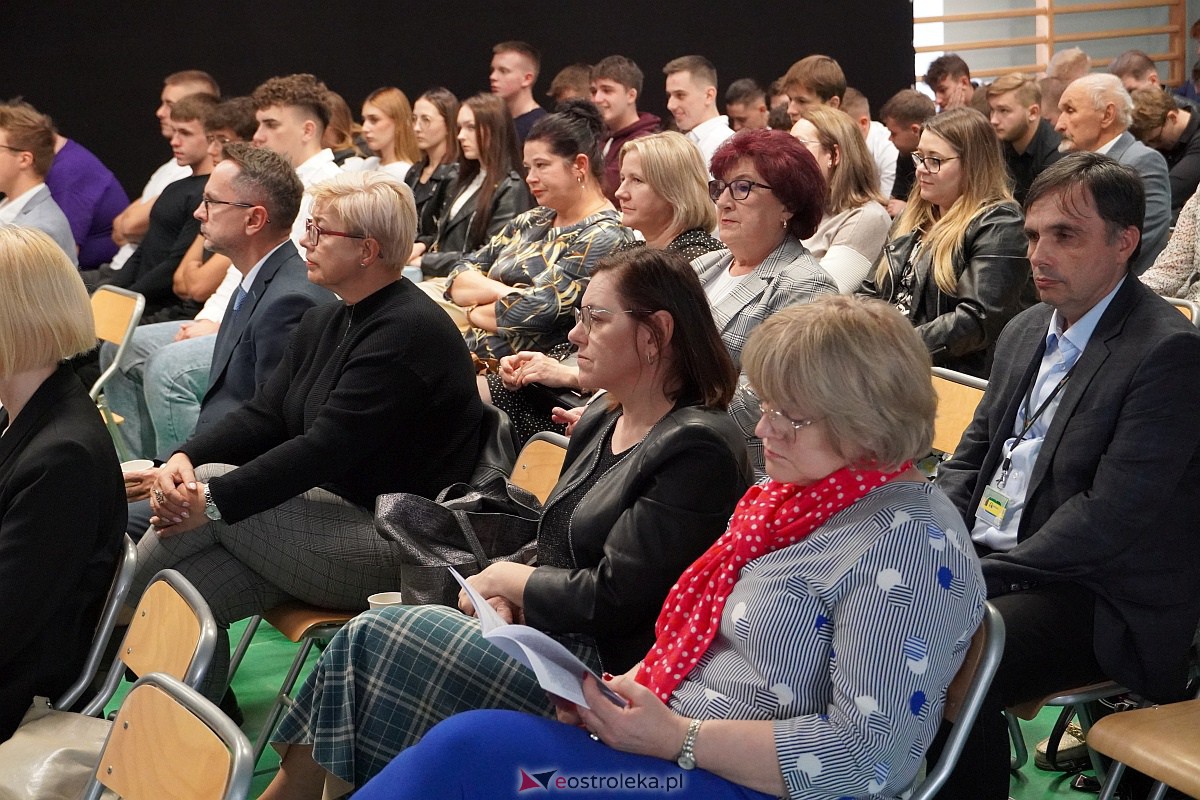 70. rocznica śmierci patrona Zespołu Szkół Zawodowych Nr 1 im. Józefa Psarskiego w Ostrołęce [18.10.2023] - zdjęcie #55 - eOstroleka.pl