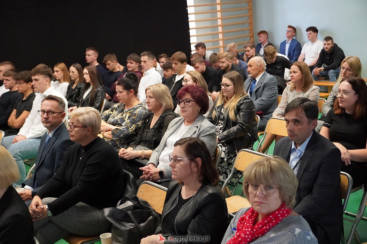 70. rocznica śmierci patrona Zespołu Szkół Zawodowych Nr 1 im. Józefa Psarskiego w Ostrołęce [18.10.2023] - zdjęcie #54 - eOstroleka.pl