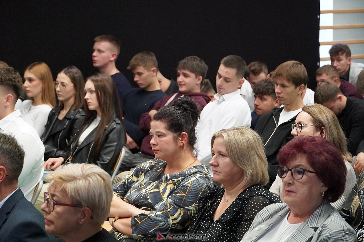 70. rocznica śmierci patrona Zespołu Szkół Zawodowych Nr 1 im. Józefa Psarskiego w Ostrołęce [18.10.2023] - zdjęcie #53 - eOstroleka.pl