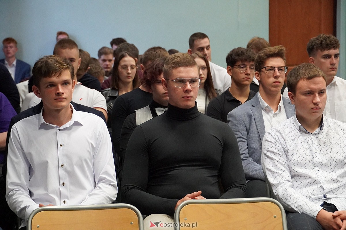 70. rocznica śmierci patrona Zespołu Szkół Zawodowych Nr 1 im. Józefa Psarskiego w Ostrołęce [18.10.2023] - zdjęcie #37 - eOstroleka.pl