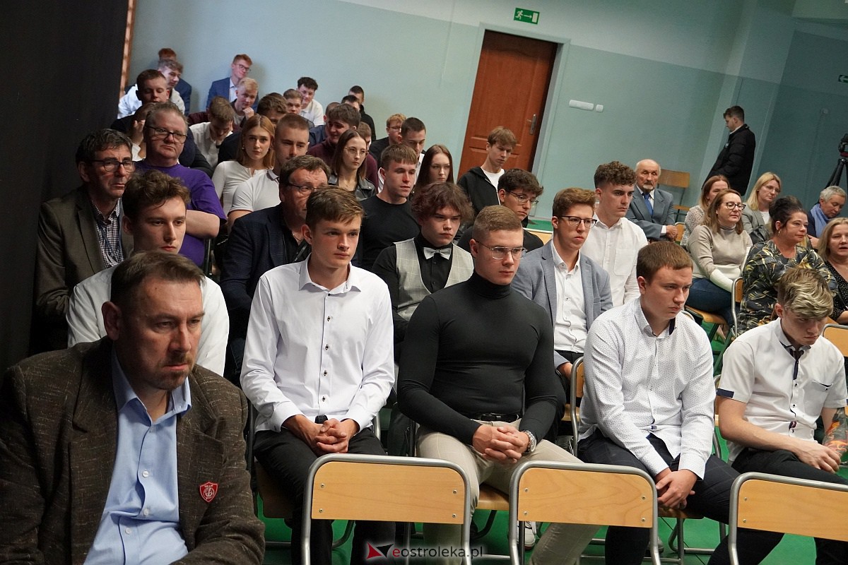 70. rocznica śmierci patrona Zespołu Szkół Zawodowych Nr 1 im. Józefa Psarskiego w Ostrołęce [18.10.2023] - zdjęcie #33 - eOstroleka.pl