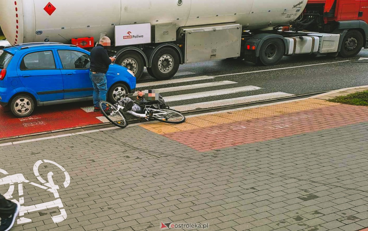 Wypadek na Witosa. Kobieta potrącona przez osobówkę [20.10.2023] - zdjęcie #4 - eOstroleka.pl