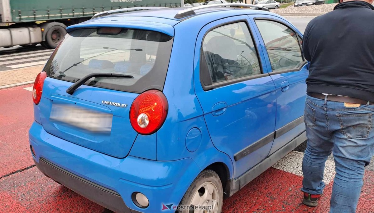 Wypadek na Witosa. Kobieta potrącona przez osobówkę [20.10.2023] - zdjęcie #1 - eOstroleka.pl